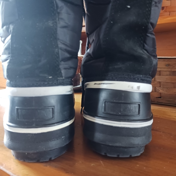 Sorel Snow/Rain Boots - Picture 2 of 9